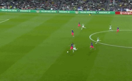 1646606719803062608.gif